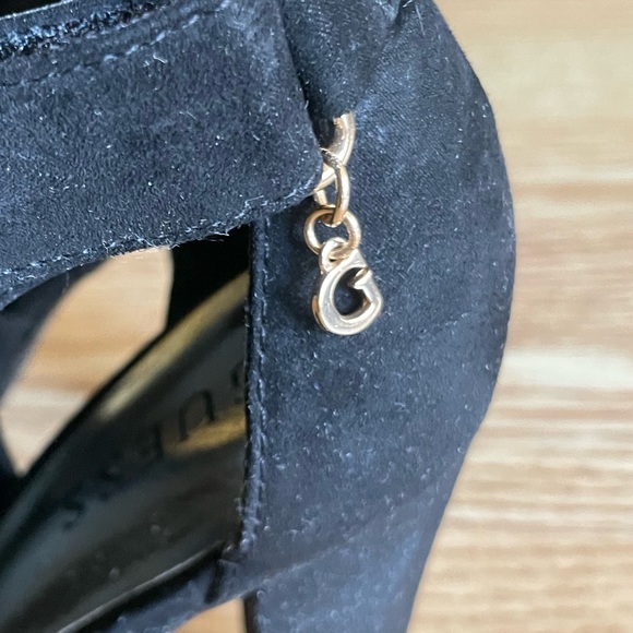 Guess women’s black peep toe heels size 7 - Picture 3 of 9